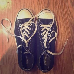 Women’s size 8 Converse LowTops